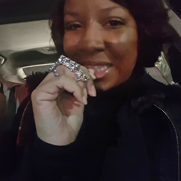 Meet your Posher, Alexis - Picture 3 of 6